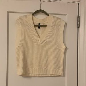 H&M cropped sweater vest